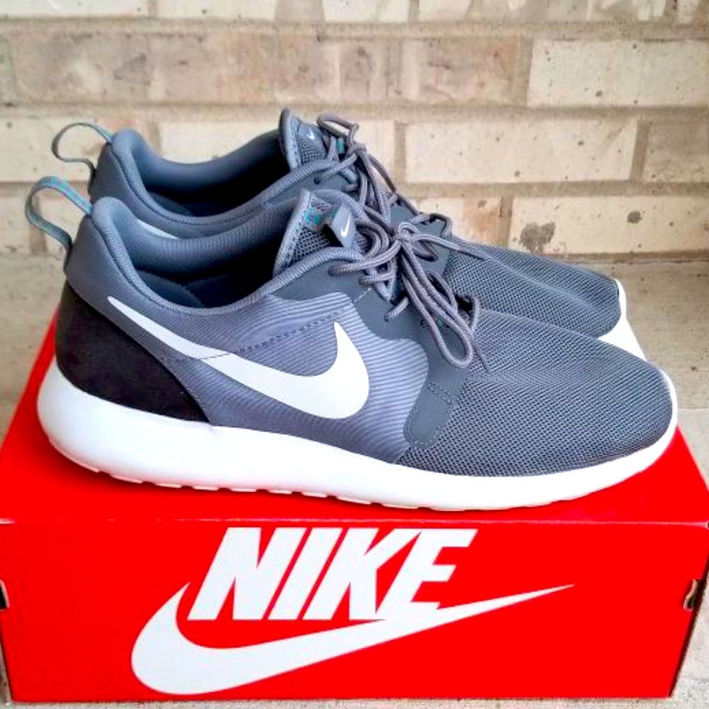 SOLD - Nike Roshe Run Sneakers